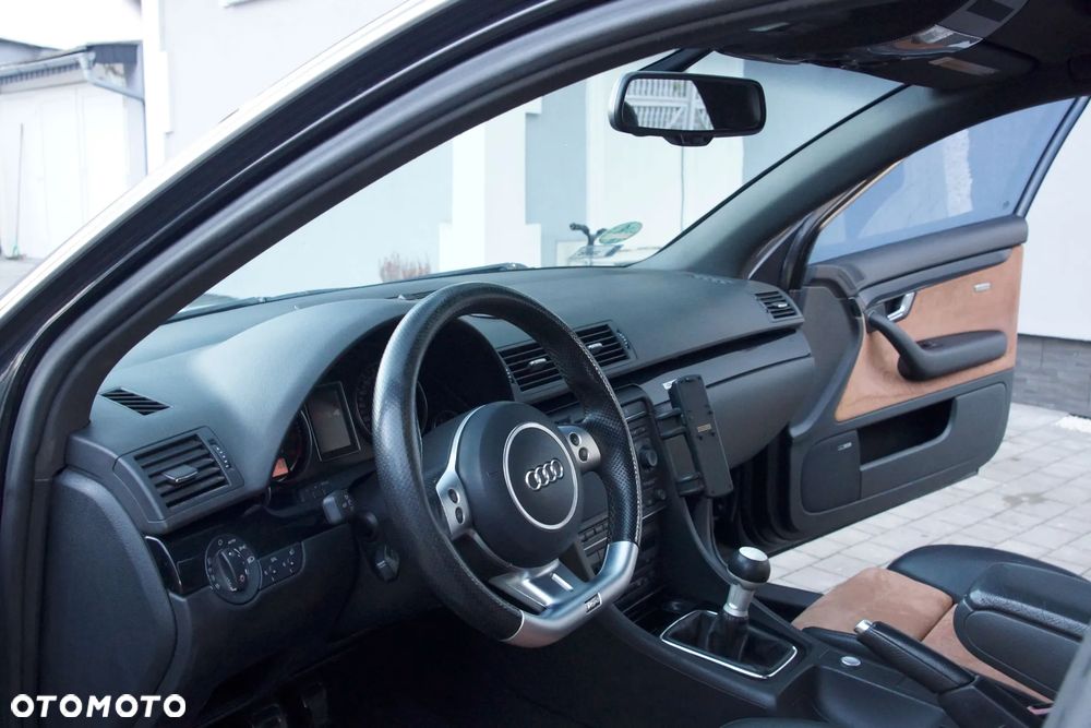 Audi RS4 Limousine - 17