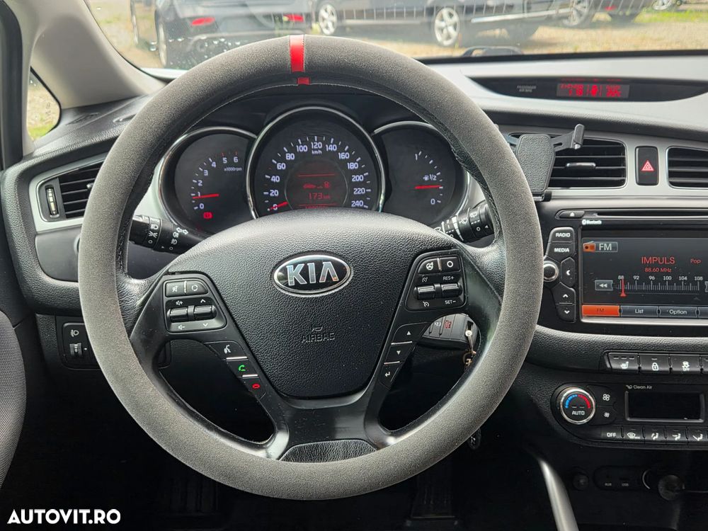 Kia Ceed 1.6 CRDi 128 Fifa World Cup Edition - 18