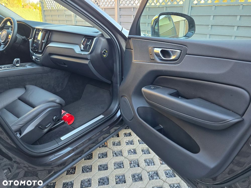 Volvo XC 60 T6 Plug-In Hybrid AWD Plus Dark - 28