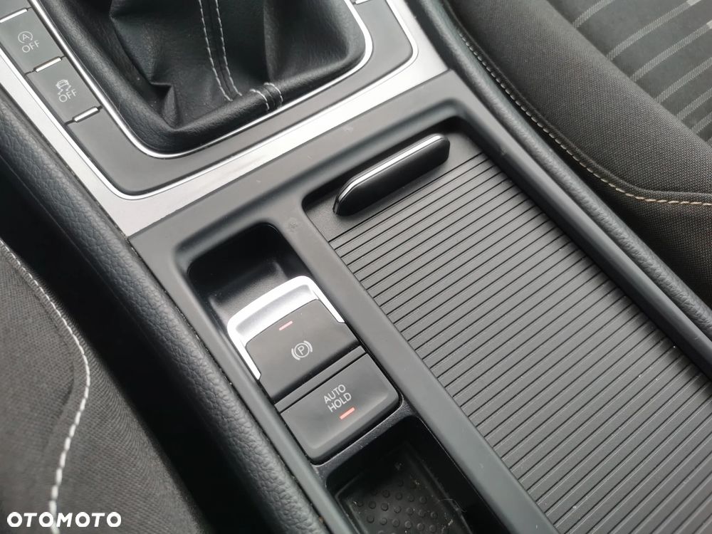 Volkswagen Golf 2.0 TDI 4Motion BlueMotion Technology Lounge - 21