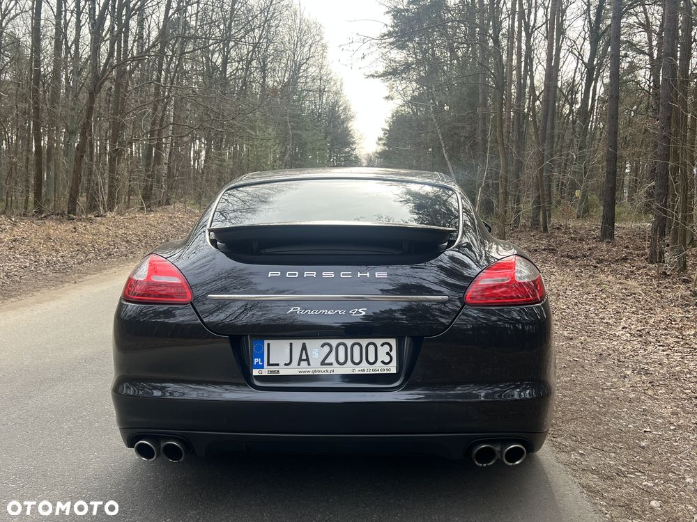 Porsche Panamera 4S PDK - 16