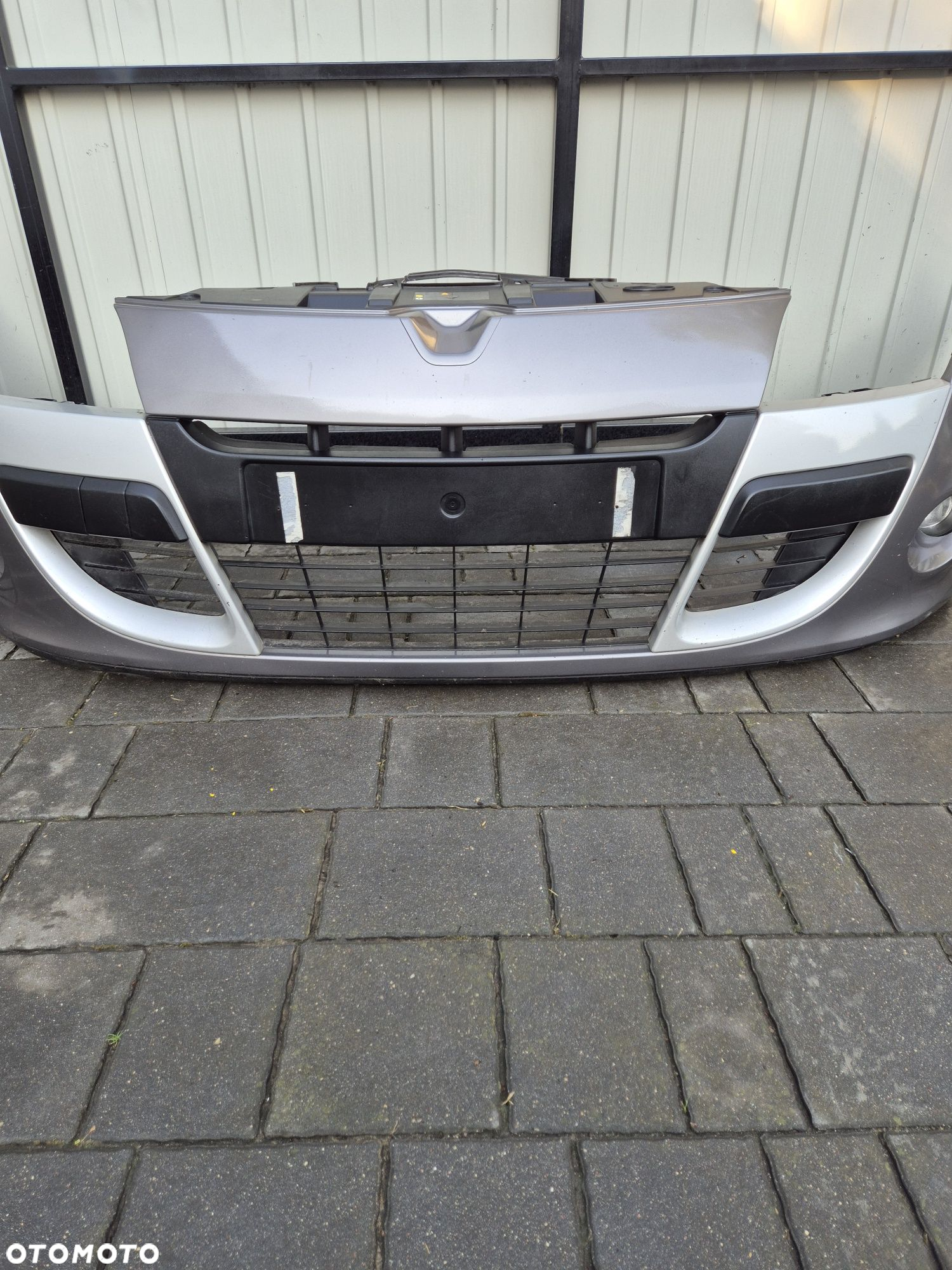 Zderzak przód przedni renault megane III coupe rok 10 kod TEKNG - 3