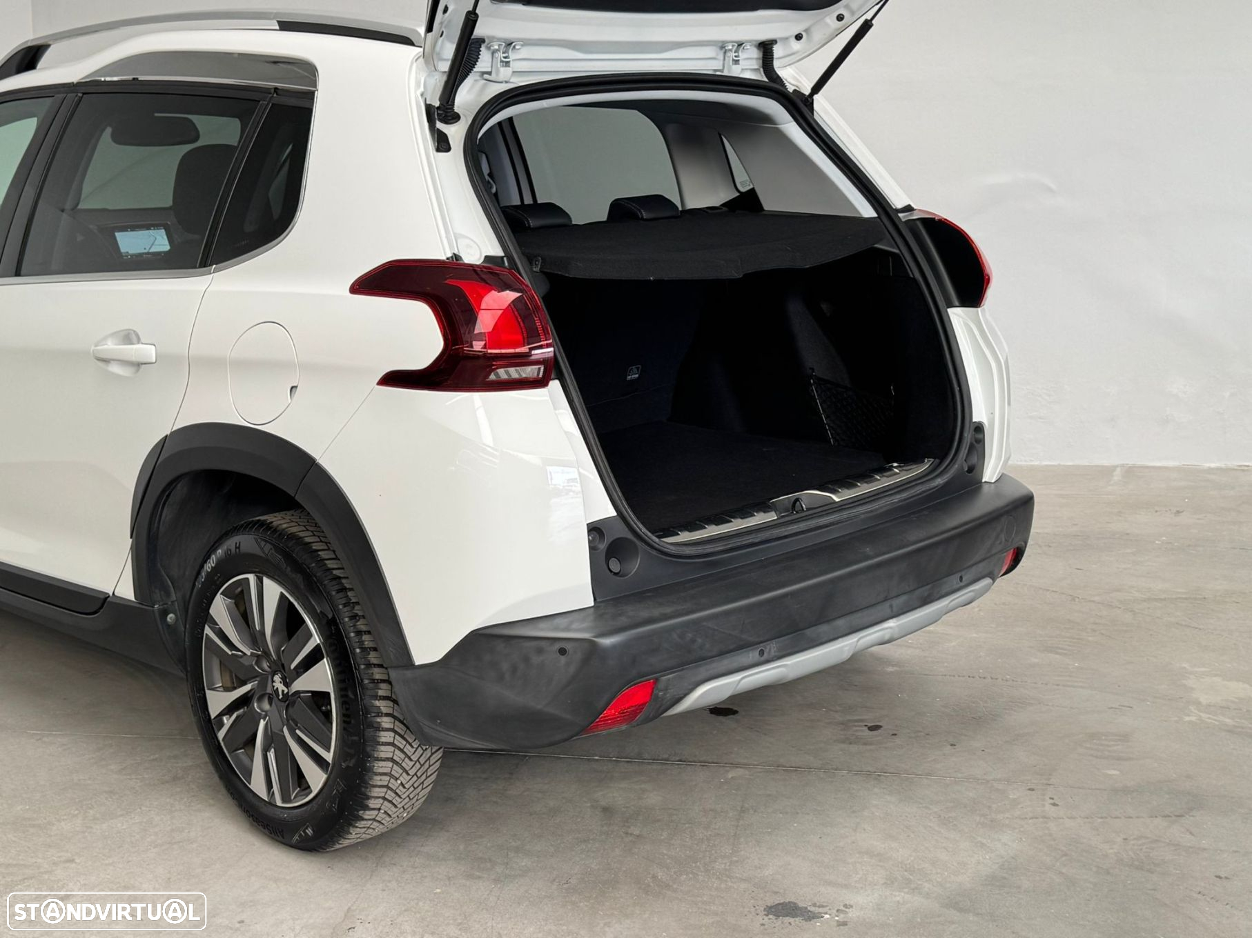 Peugeot 2008 1.2 PureTech Allure - 17