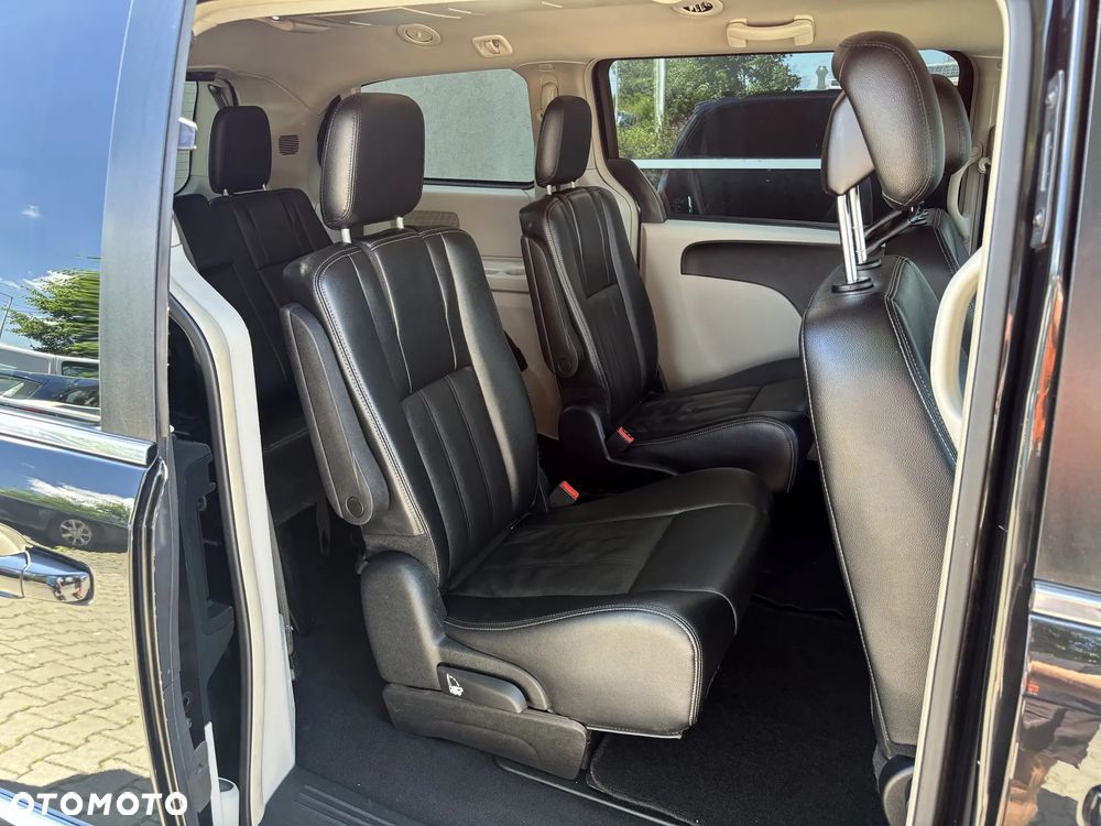 Chrysler Town & Country 3.6 Limited - 9