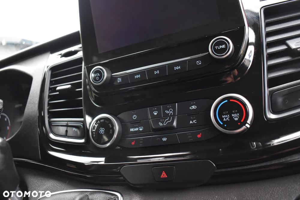 Ford Tourneo Custom - 37