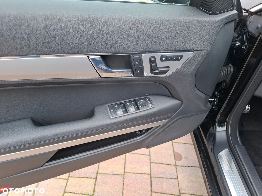 Mercedes-Benz Klasa E - 32