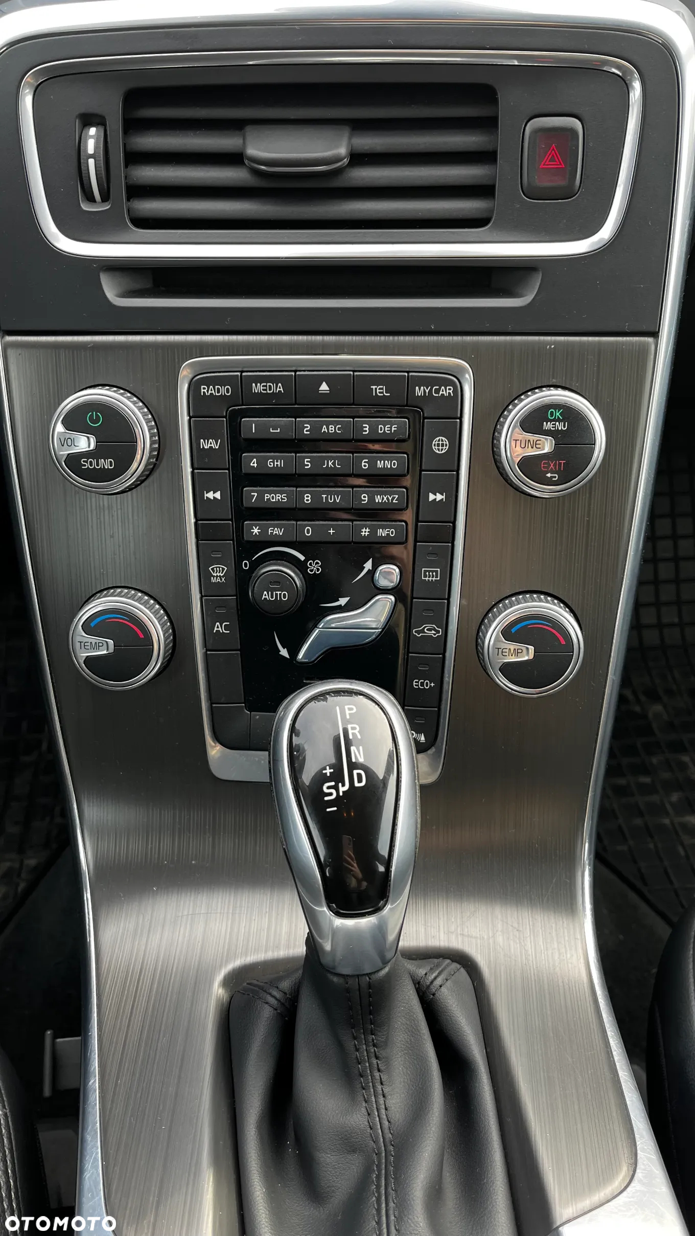 Volvo V60 D2 Geartronic Momentum - 20