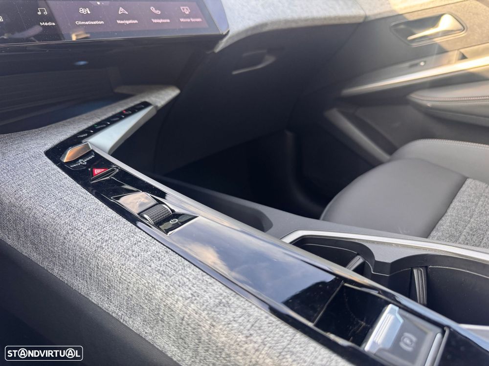 Peugeot 3008 1.2 Hybrid Allure e-DCS6 - 19