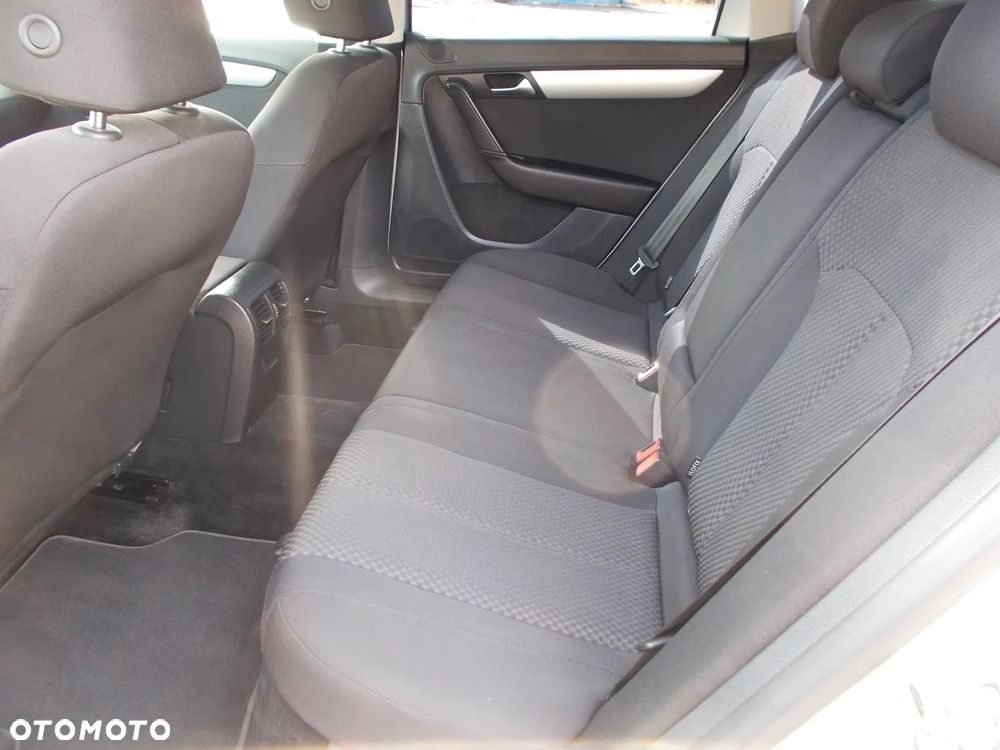 Volkswagen Passat 1.4 TSI BlueMotion Technology Trendline - 16