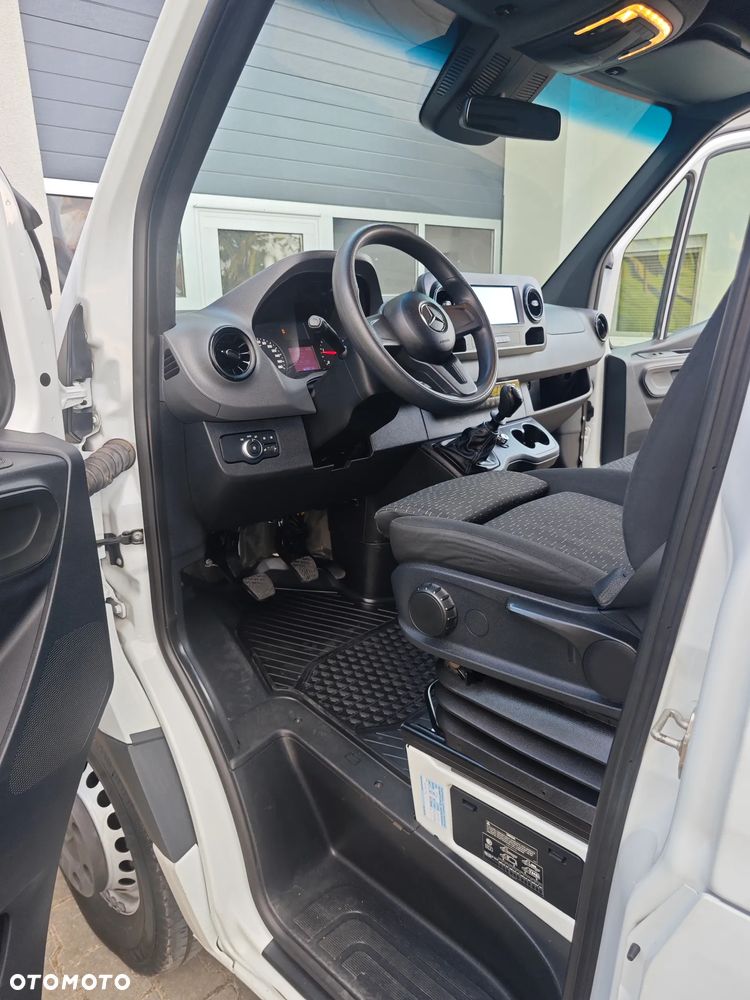 Mercedes-Benz Sprinter - 12