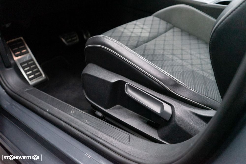 VW Golf Variant 2.0 TDi R-Line DSG - 32