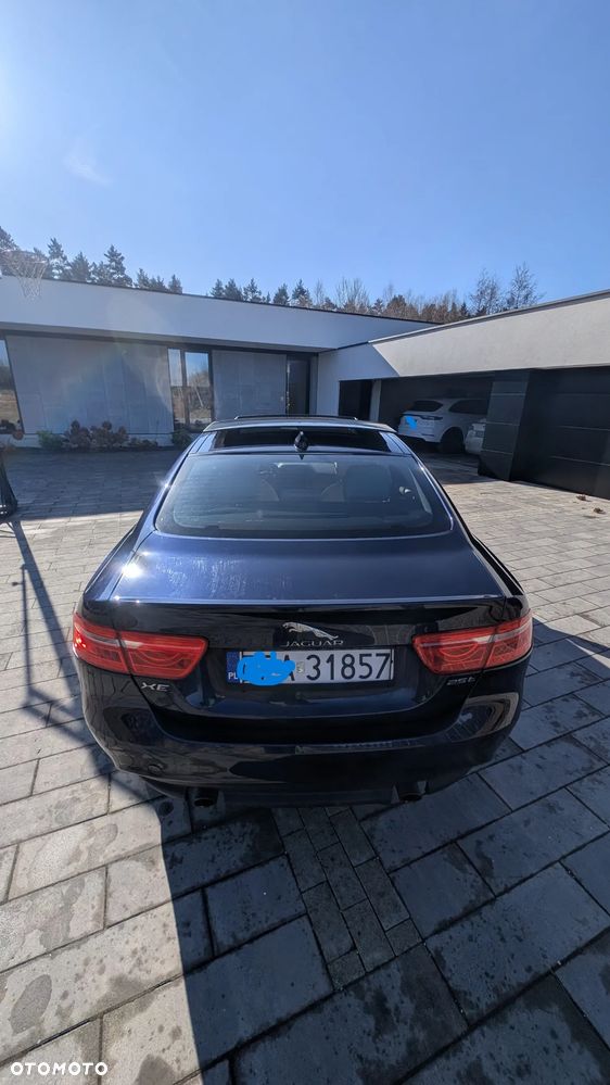 Jaguar XE - 10