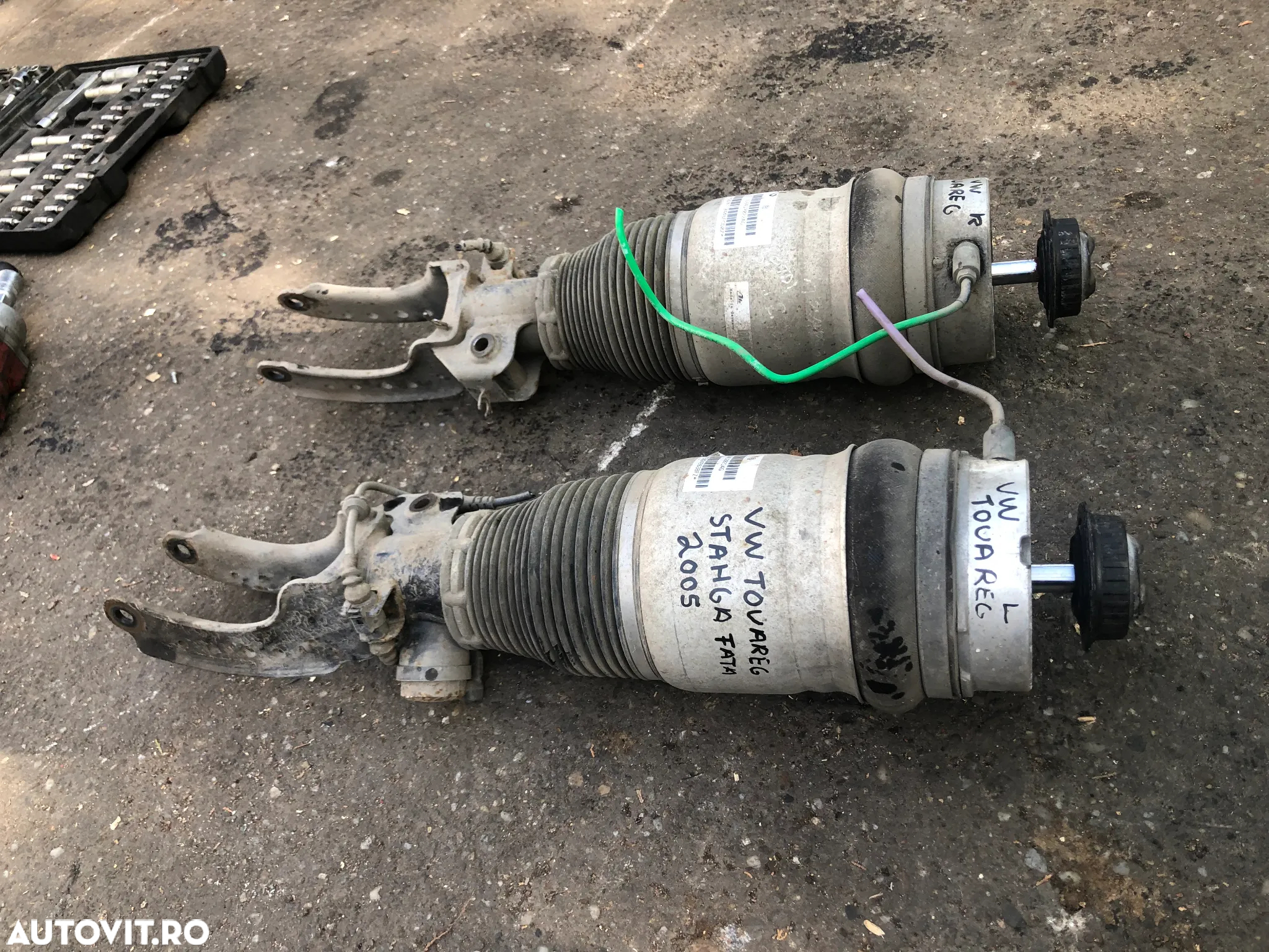 Perna aer stanga/dreapta fata VW Volkswagen Touareg 7L - 8