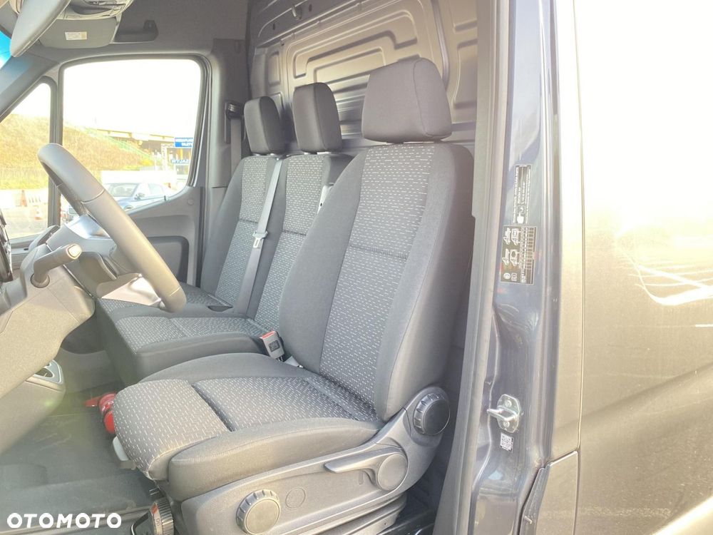 Mercedes-Benz Sprinter - 11