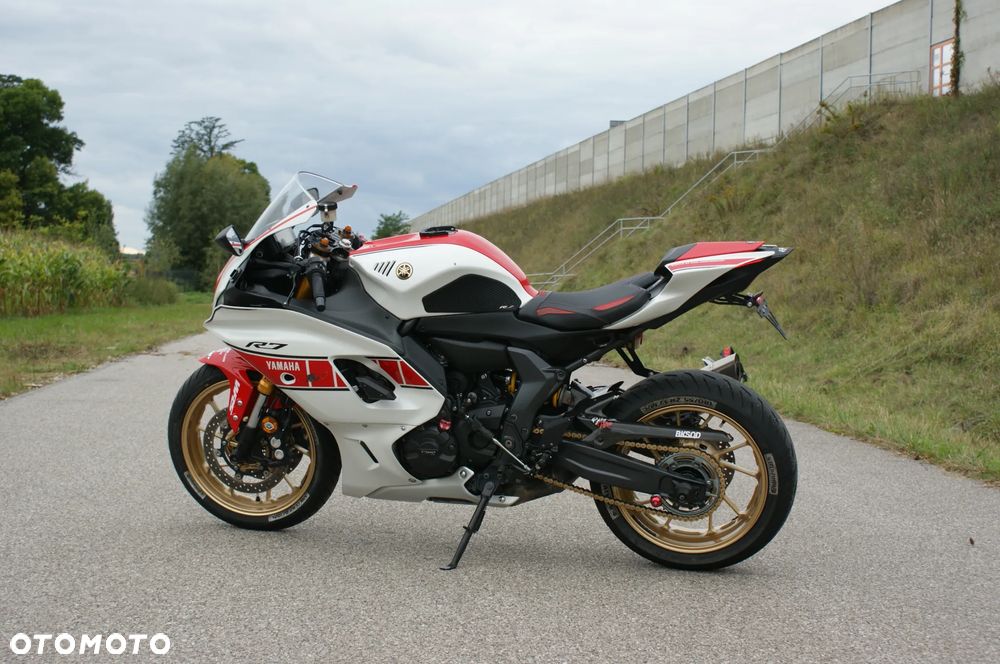 Yamaha R7 - 7