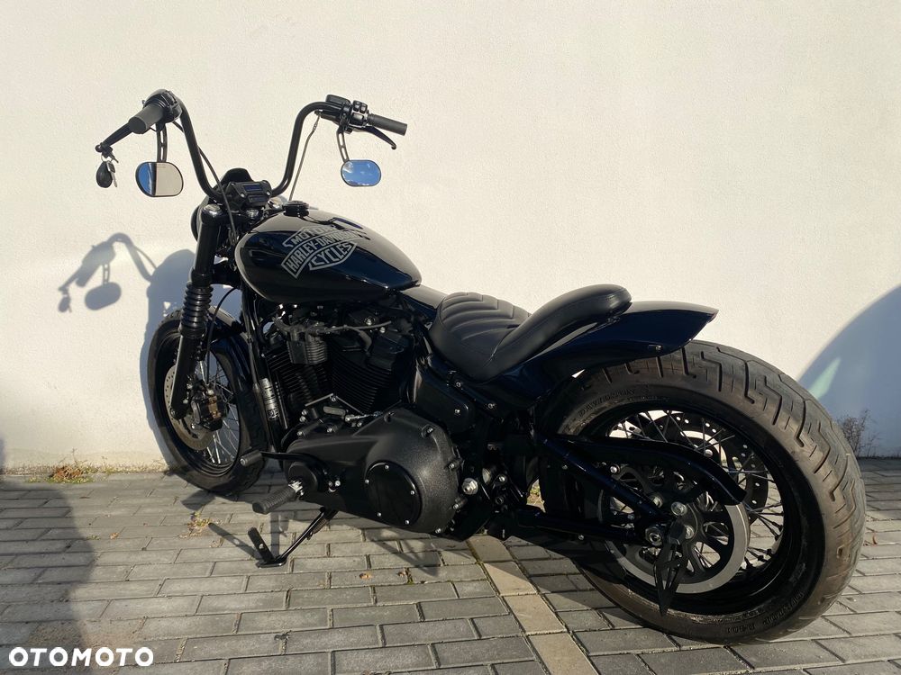 Harley-Davidson Softail Street Bob - 12