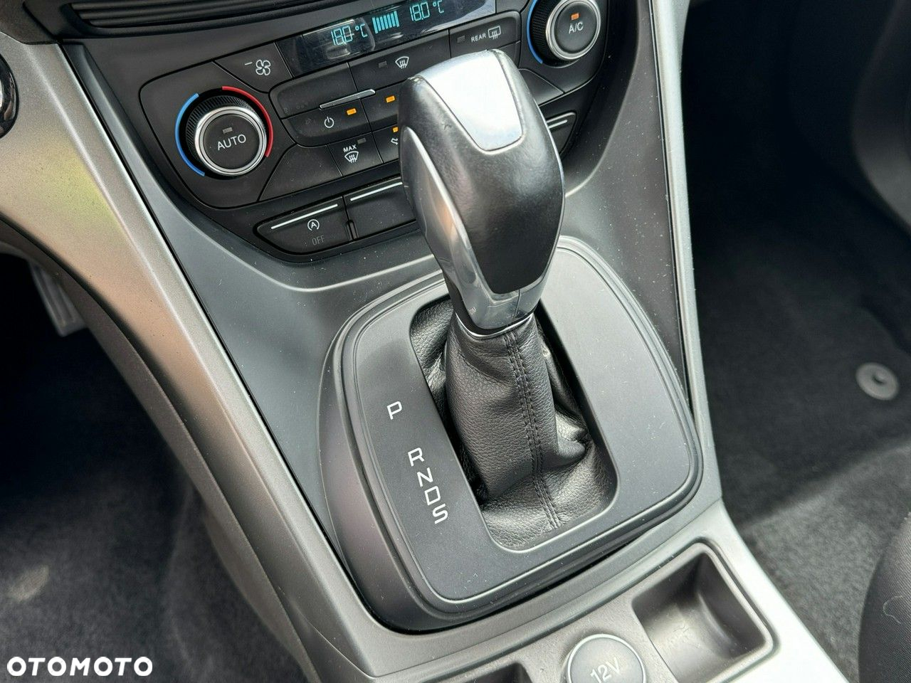Ford Kuga - 36