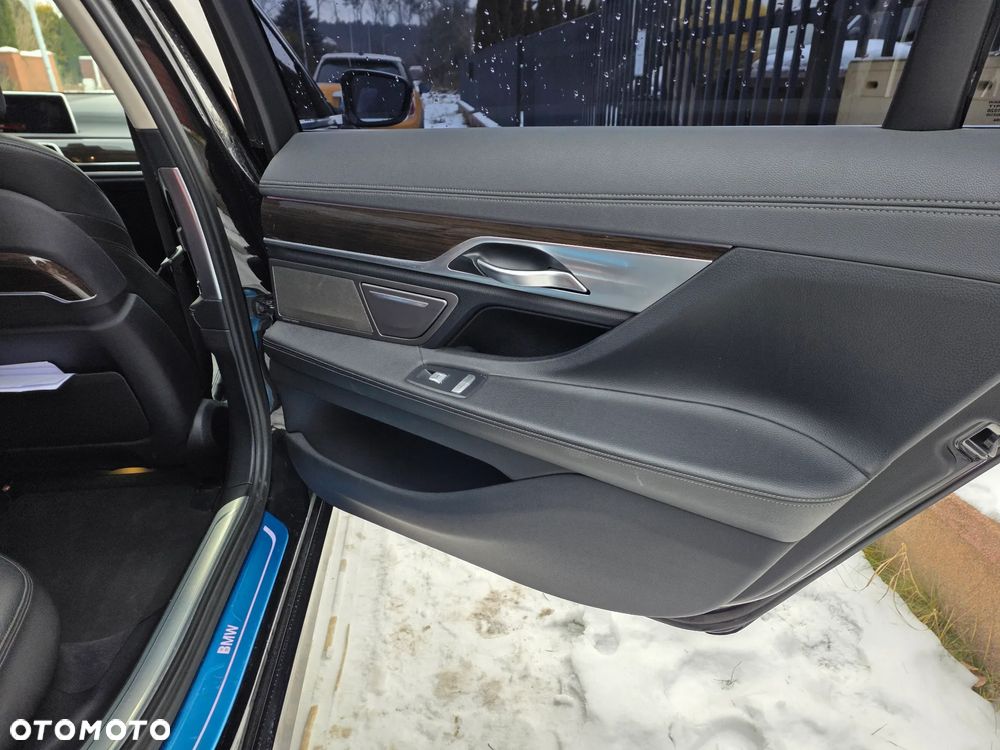 BMW Seria 7 740Li - 19