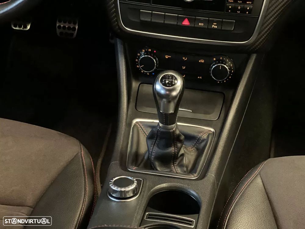 Mercedes-Benz A 180 d AMG Line - 25