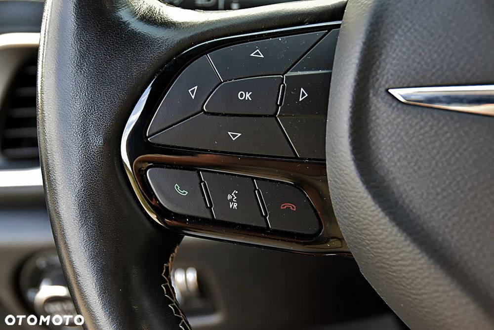 Chrysler Pacifica - 34