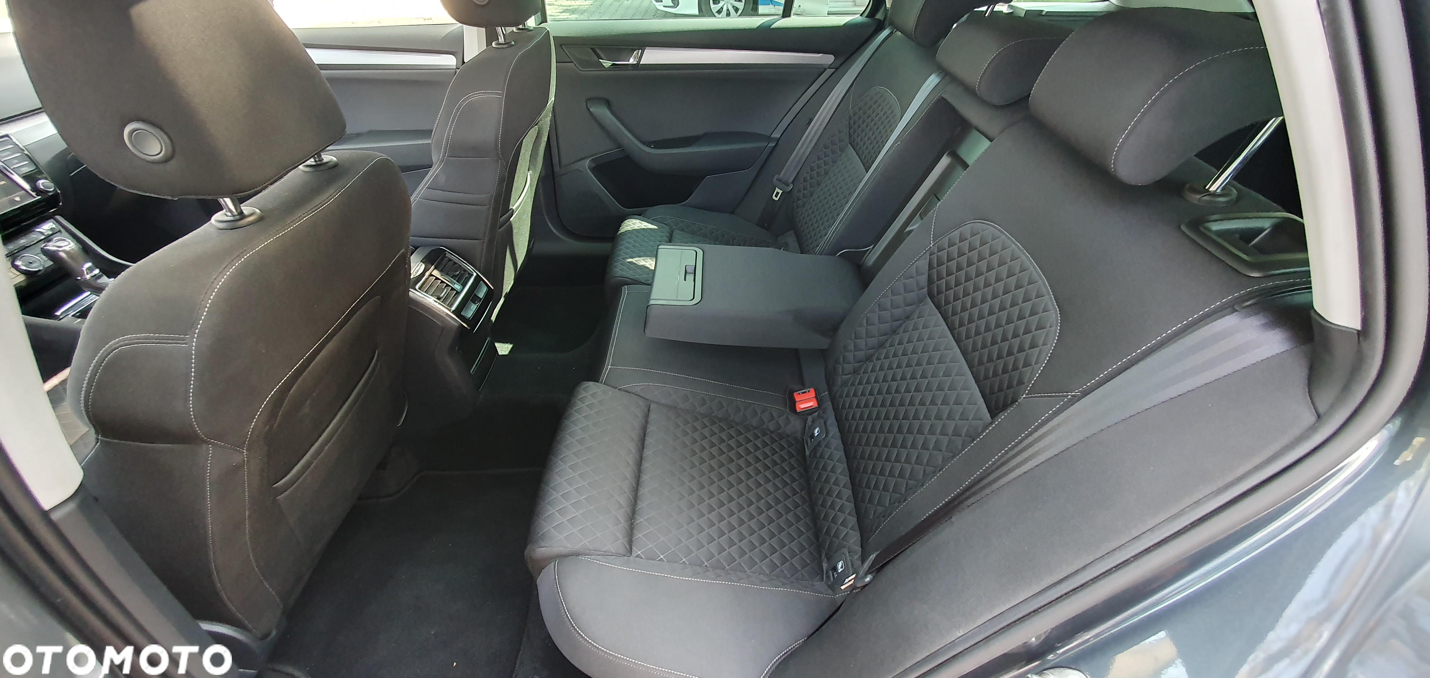 Skoda Superb 1.6 TDI Style DSG - 19