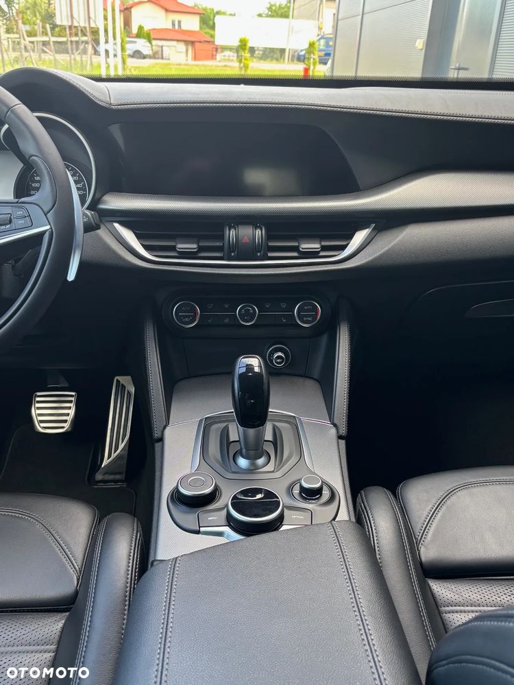 Alfa Romeo Stelvio - 24