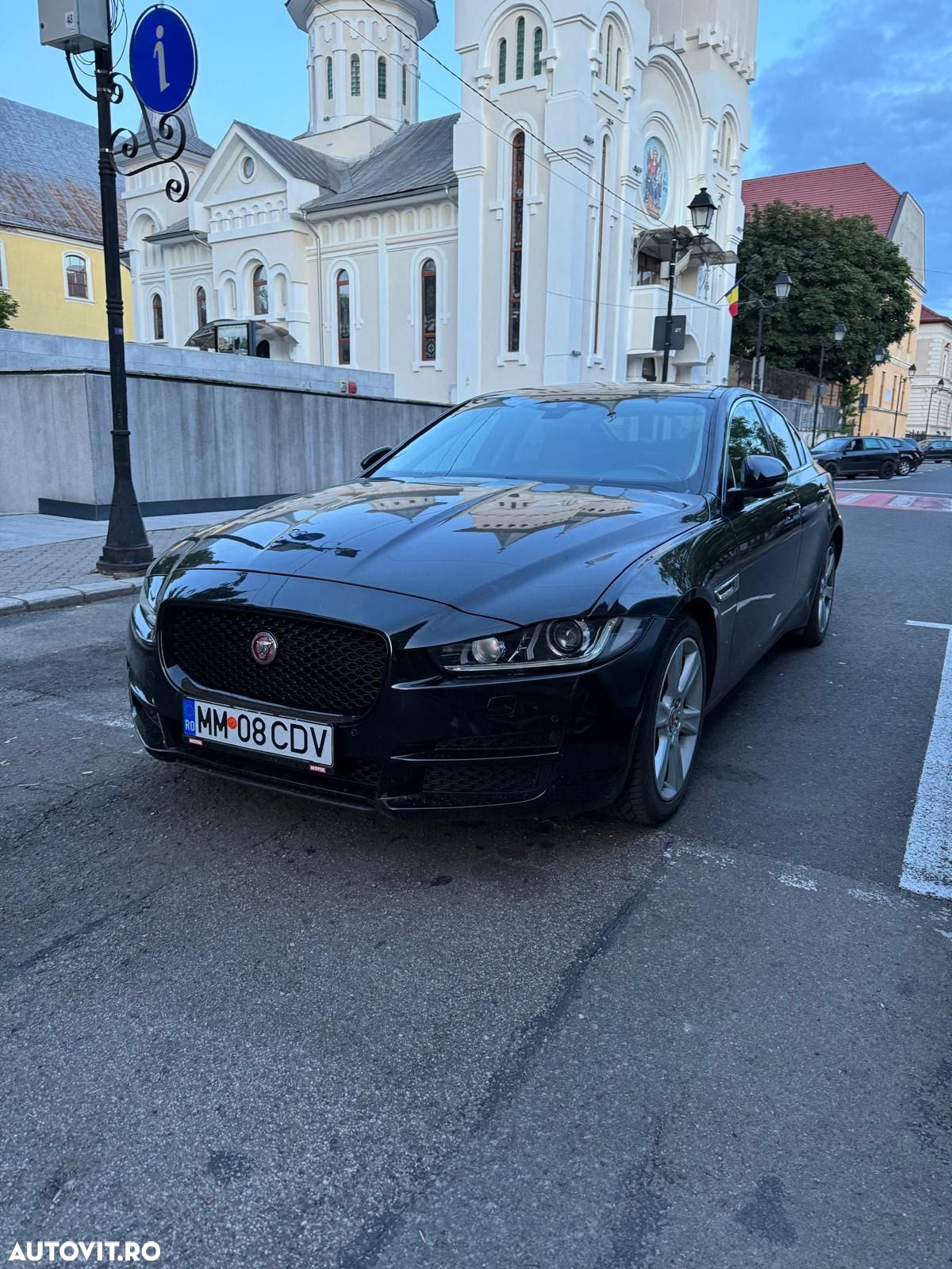 Jaguar XE 2.0 AWD Prestige - 1