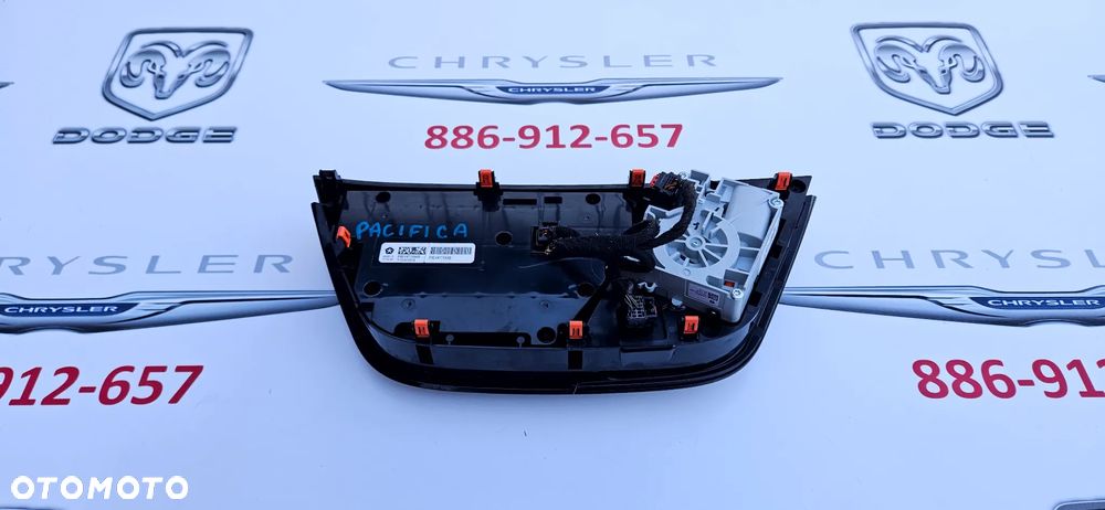 Chrysler Pacifica 2016- 3.6 V6 Panel klimatyzacji Sterowanie nawiewem Panel klimy AC P6EV471X8AB Wybierak zmiany biegów Lewarek Panel skrzyni P68240089AL 68240089AL - 5