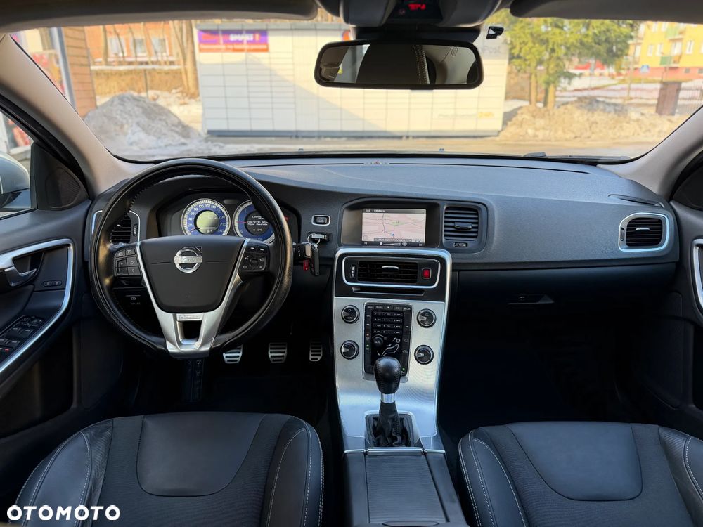 Volvo S60 D4 R-Design - 31