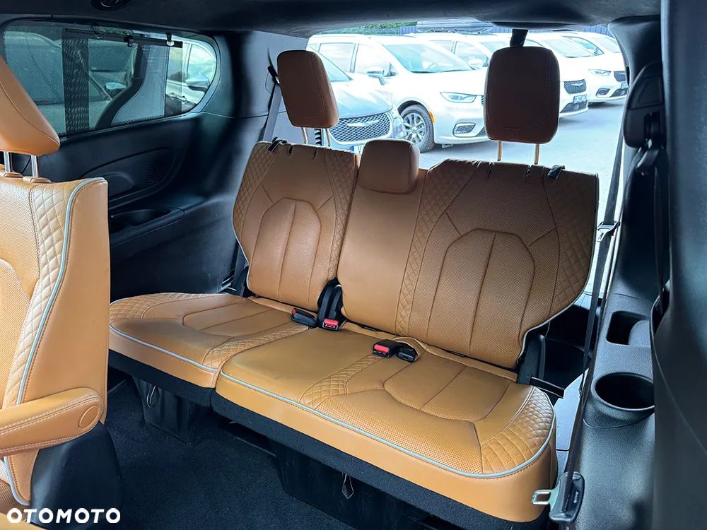 Chrysler Pacifica - 16