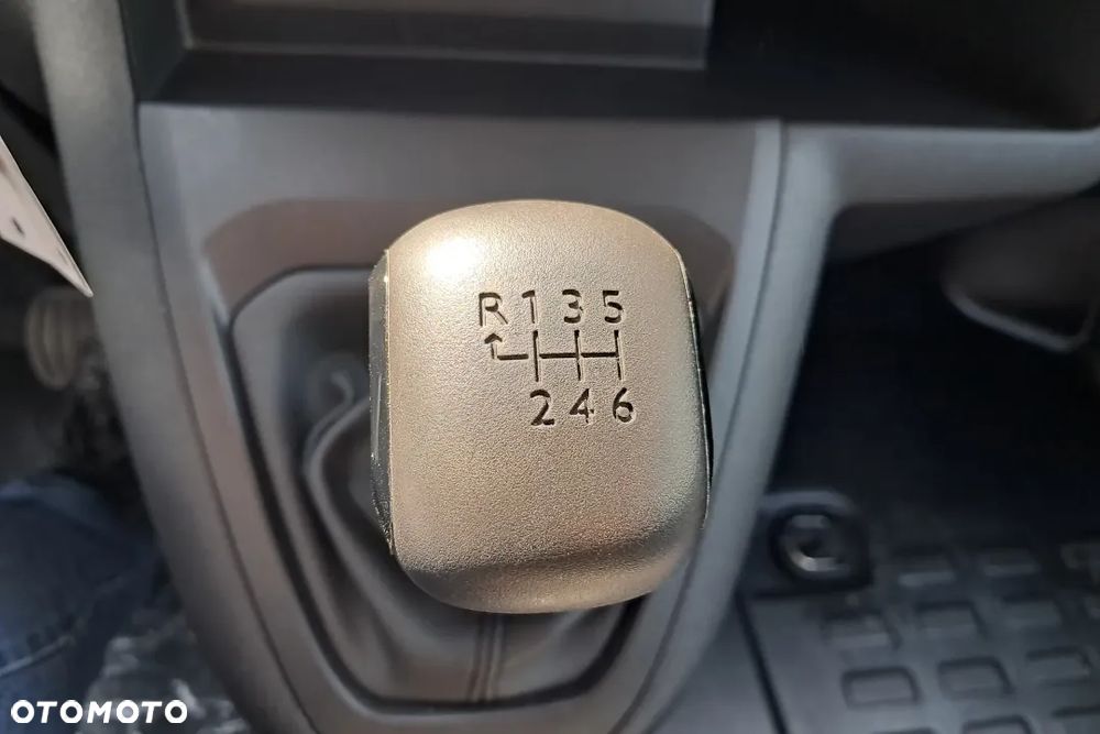 Opel Vivaro Furgon XL - 18