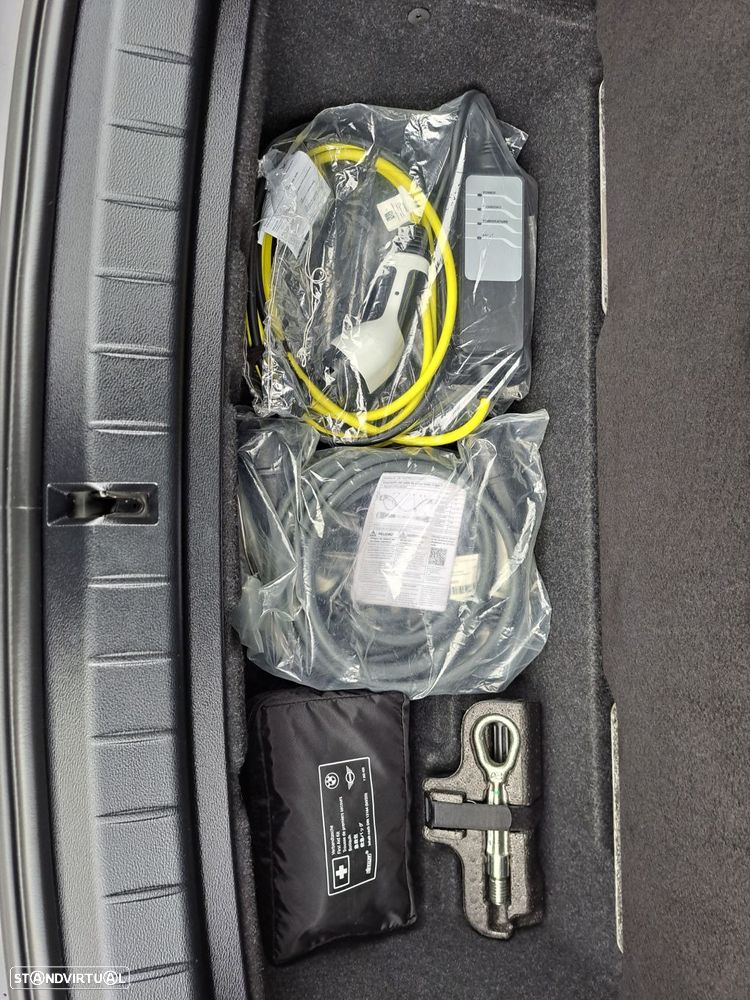 BMW X1 25 e xDrive Corporate Edition - 17