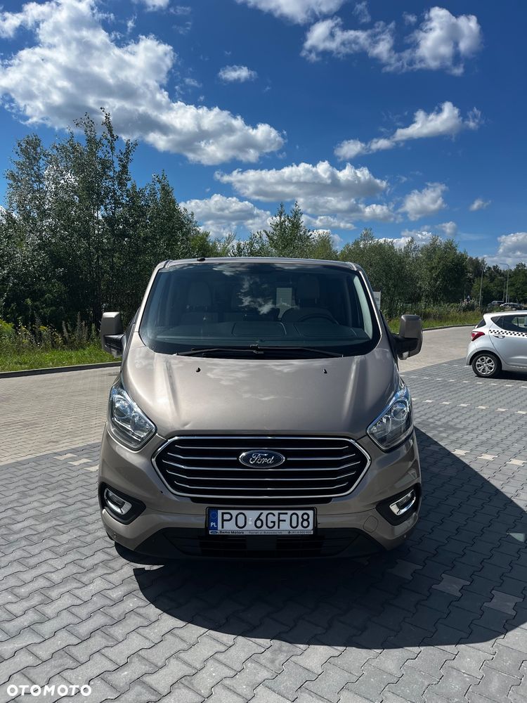 Ford Tourneo Custom - 1