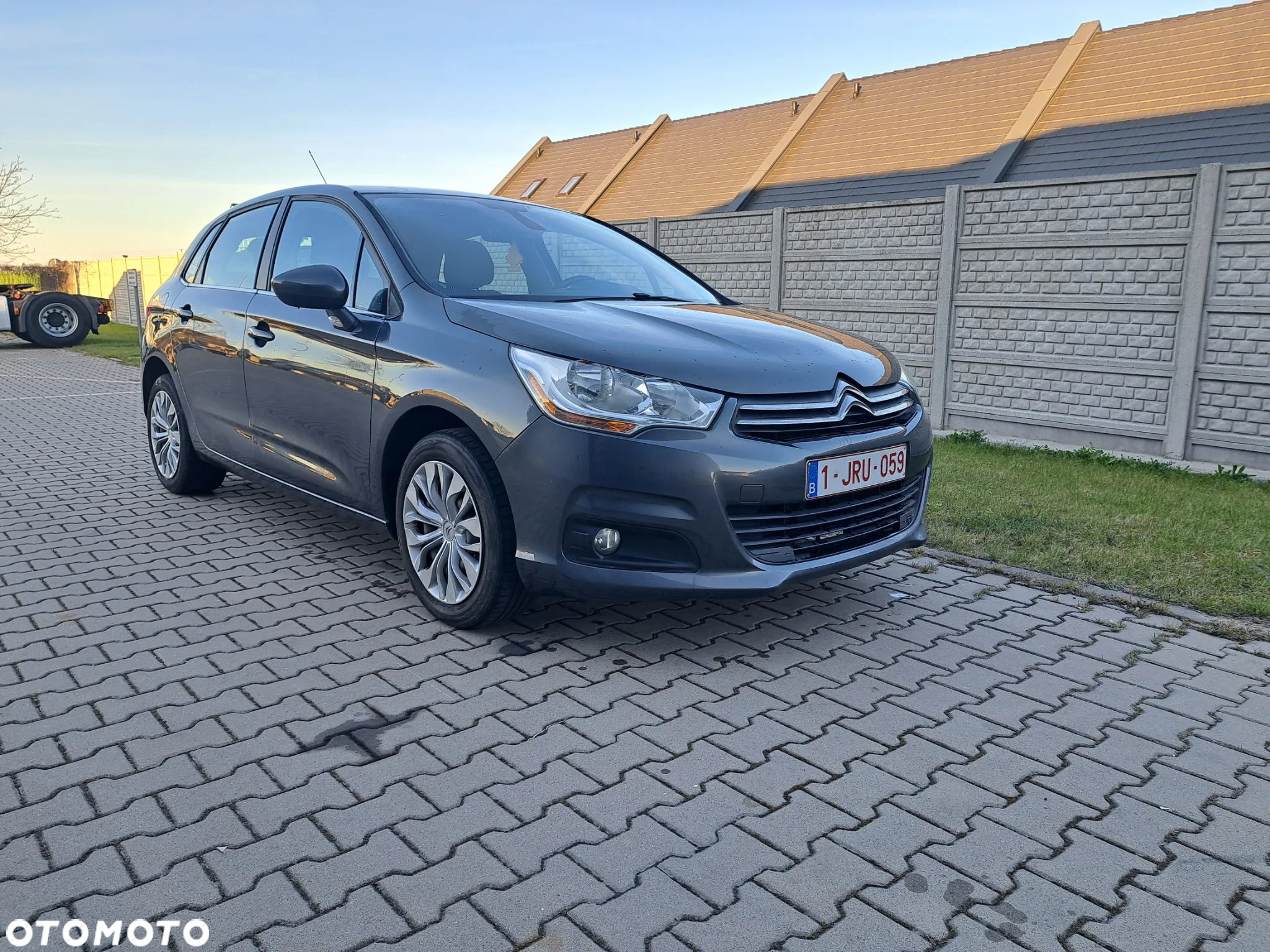 Citroën C4 PureTech 130 Stop&Start SHINE - 3