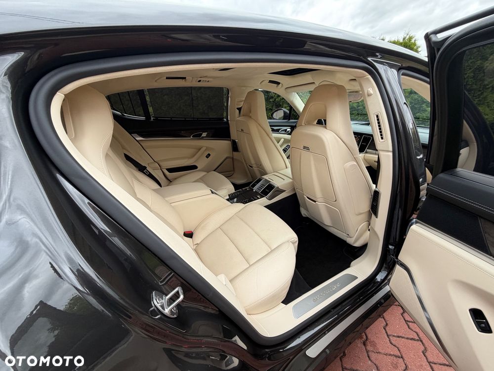 Porsche Panamera Turbo Executive - 19