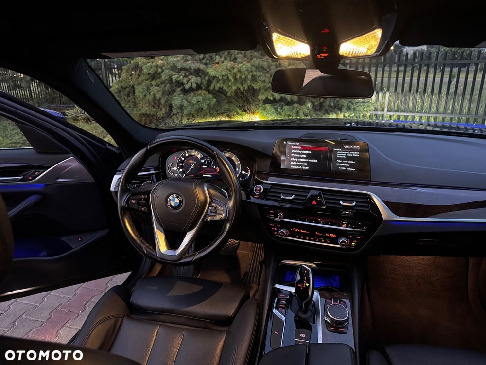 BMW Seria 5 530i xDrive Sport Line sport - 11