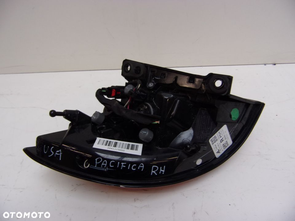CHRYSLER PACIFICA 16- LAMPA PRAWA TYŁ P68229026AD - 6