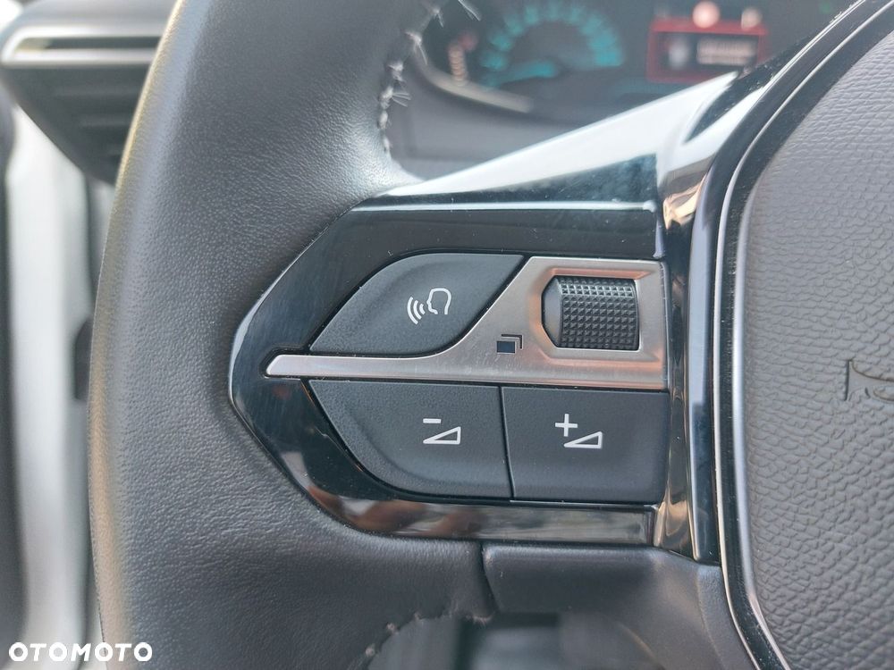 Peugeot 208 - 16