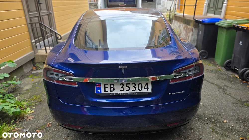 Tesla Model S - 16
