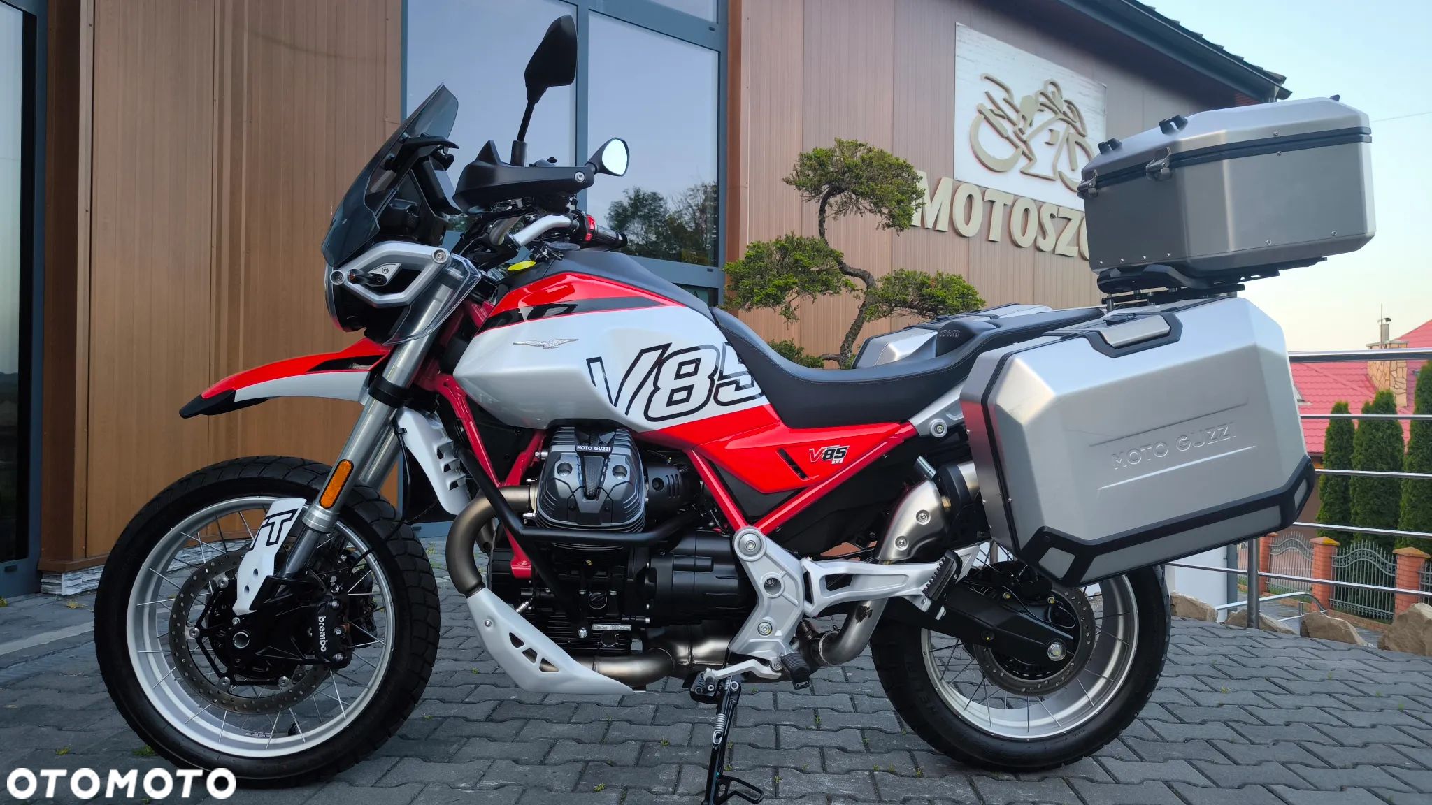 Moto Guzzi V85 - 1