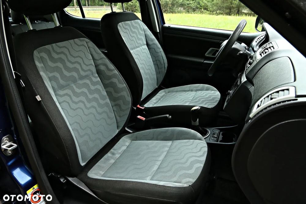 Skoda Fabia 1.2 HTP Ambiente - 32