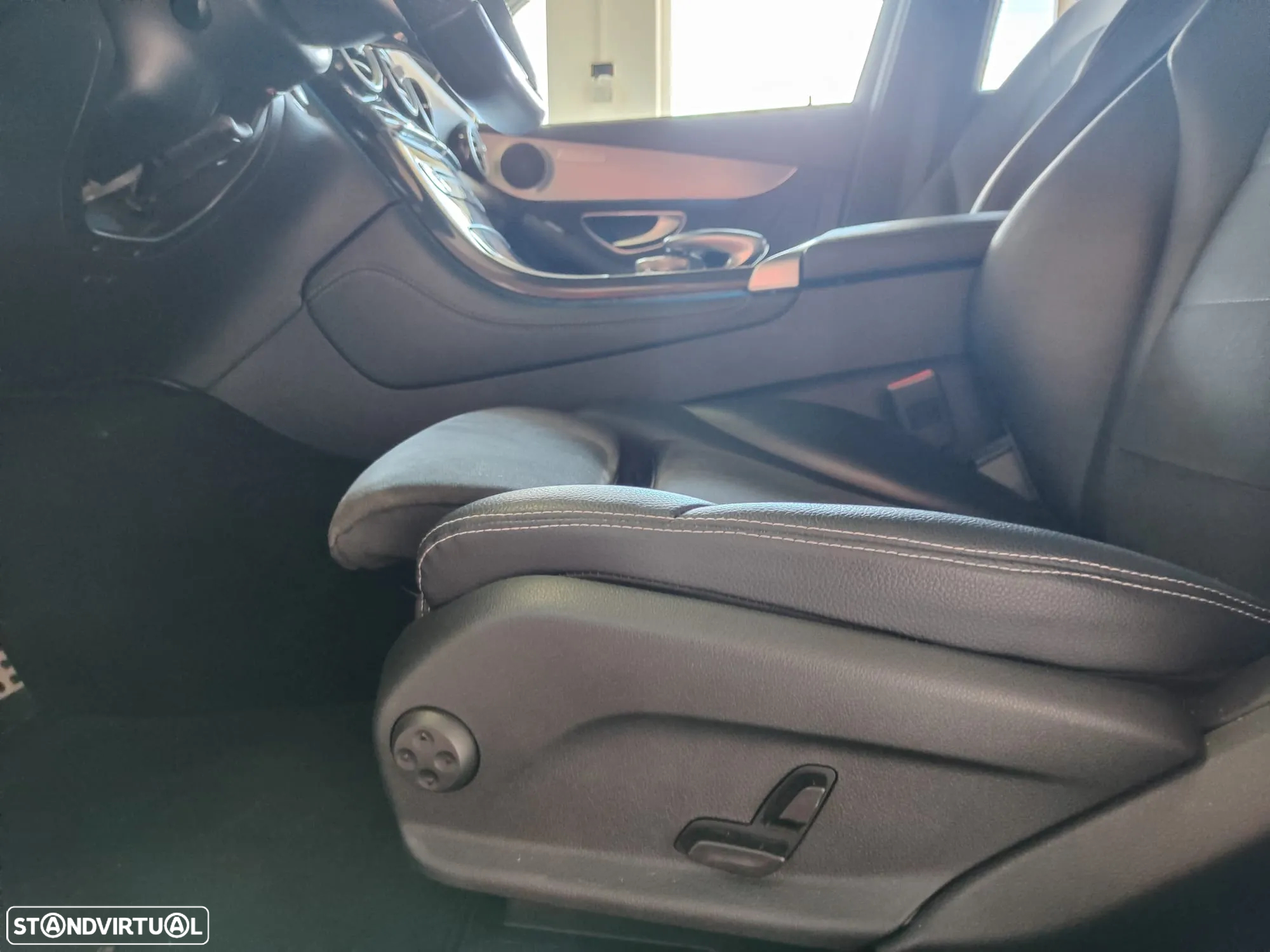 Mercedes-Benz GLC 220 d 4Matic 9G-TRONIC AMG Line - 24