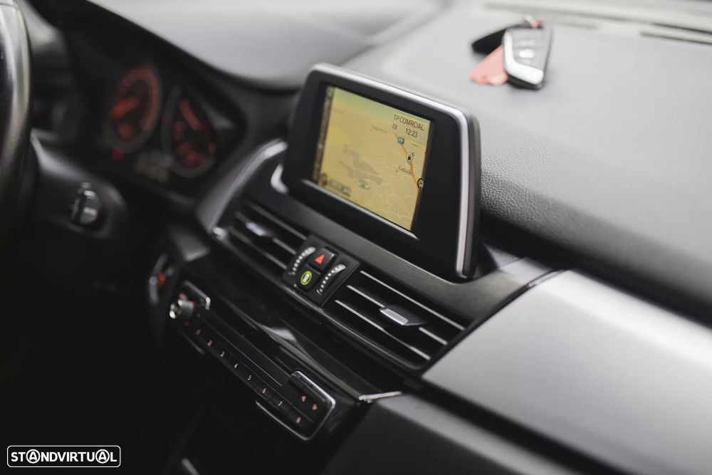 BMW 216 Active Tourer d Advantage - 30