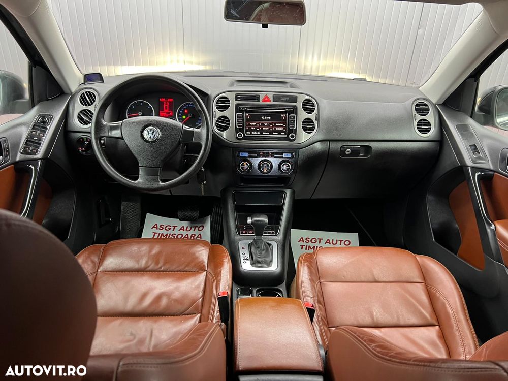 Volkswagen Tiguan - 1