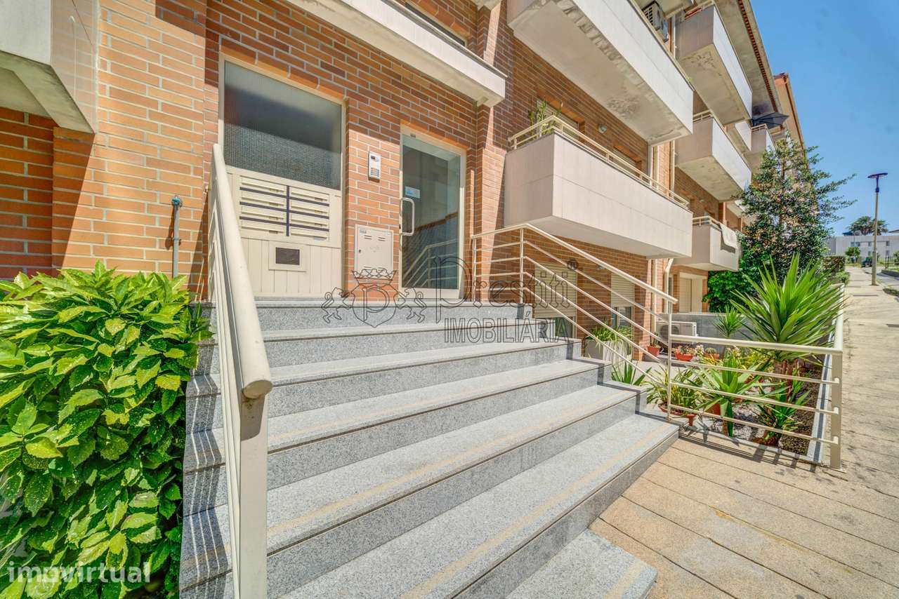 Apartamento T2 com Terraço para Alugar em Aldão - Grande imagem: 2/23