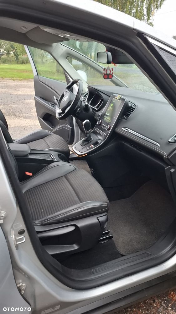 Renault Grand Scenic - 27