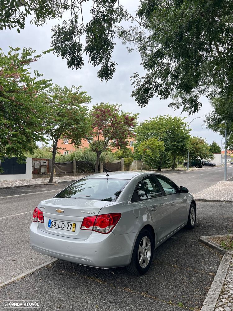 Chevrolet Cruze 1.6 LS - 4