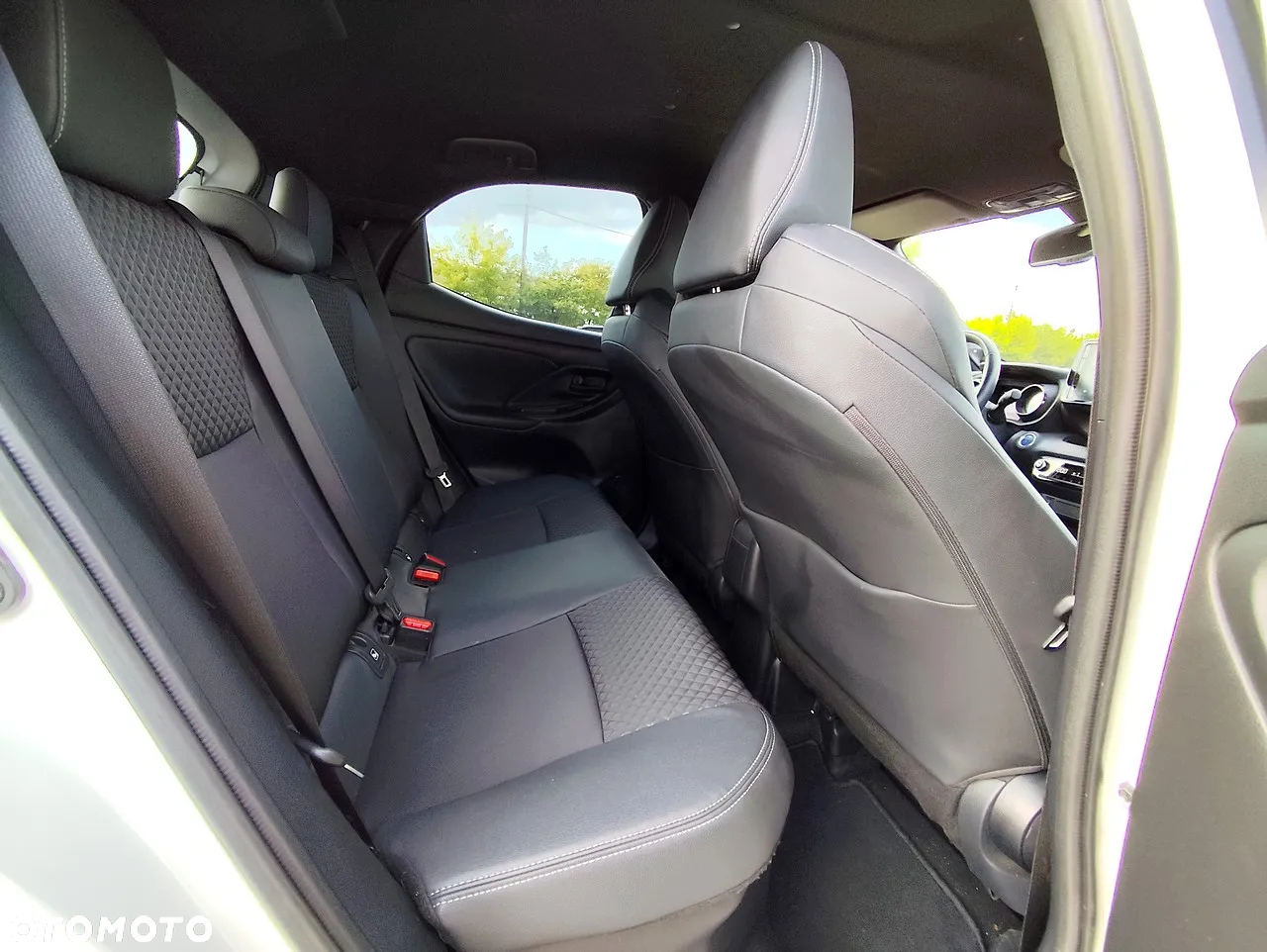 Toyota Yaris Hybrid 1.5 Premiere Edition - 9