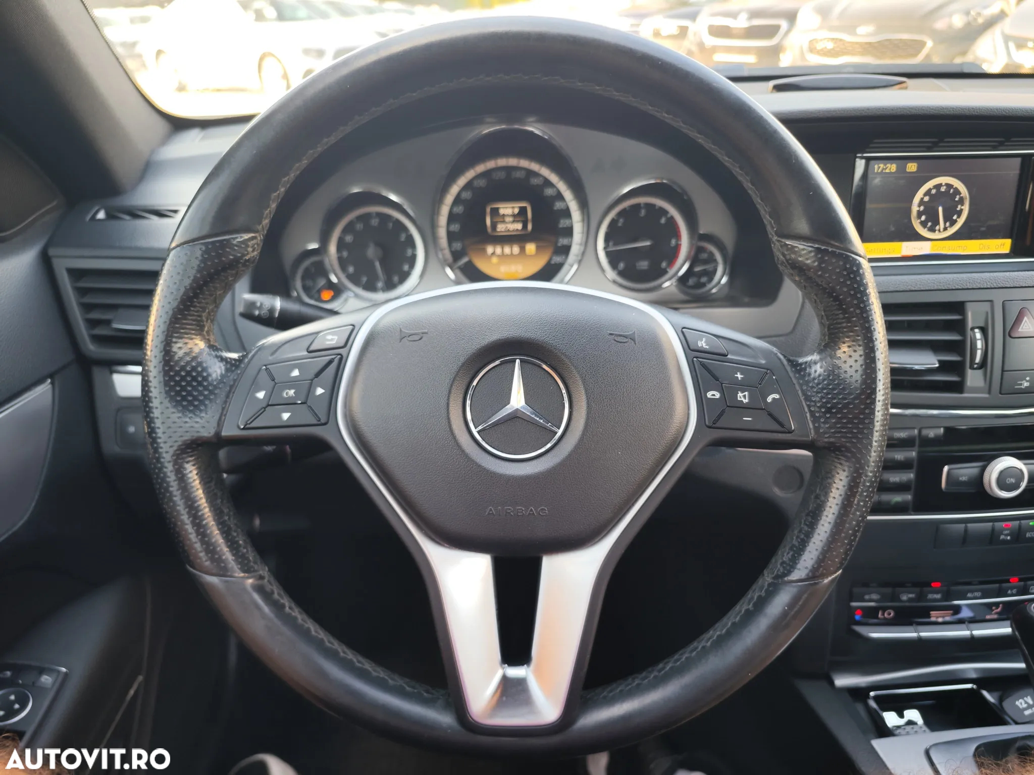 Mercedes-Benz E 220 CDI DPF Coupe BlueEFFICIENCY 7G-TRONIC Avantgarde - 26
