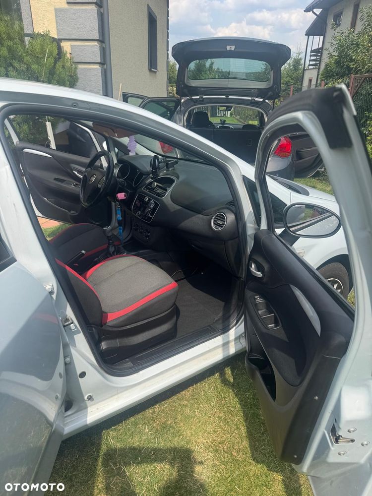 Fiat Punto 2012 photo 4